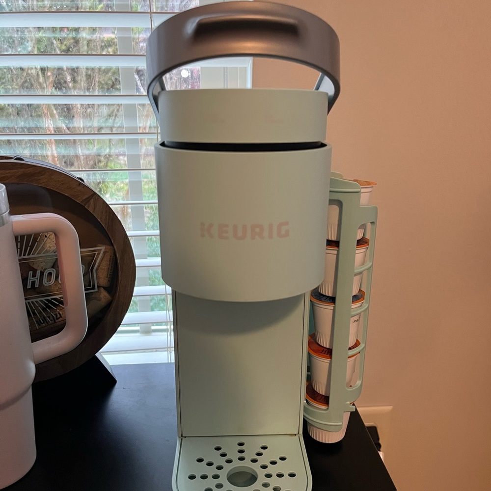 KEURIG Single Cup Coffee Maker with K-Cup Storage Sleeves!